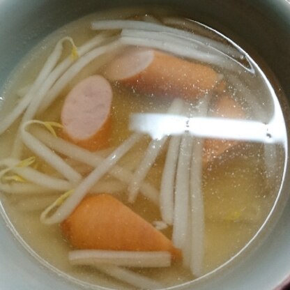 ウインナーの旨味でスープがグッと美味しくなりますね(๑>؂<๑)